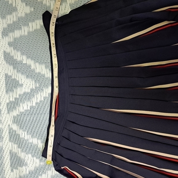 CLUB Monaco Aldoh Pleated Midi Skirt - Picture 7 of 9